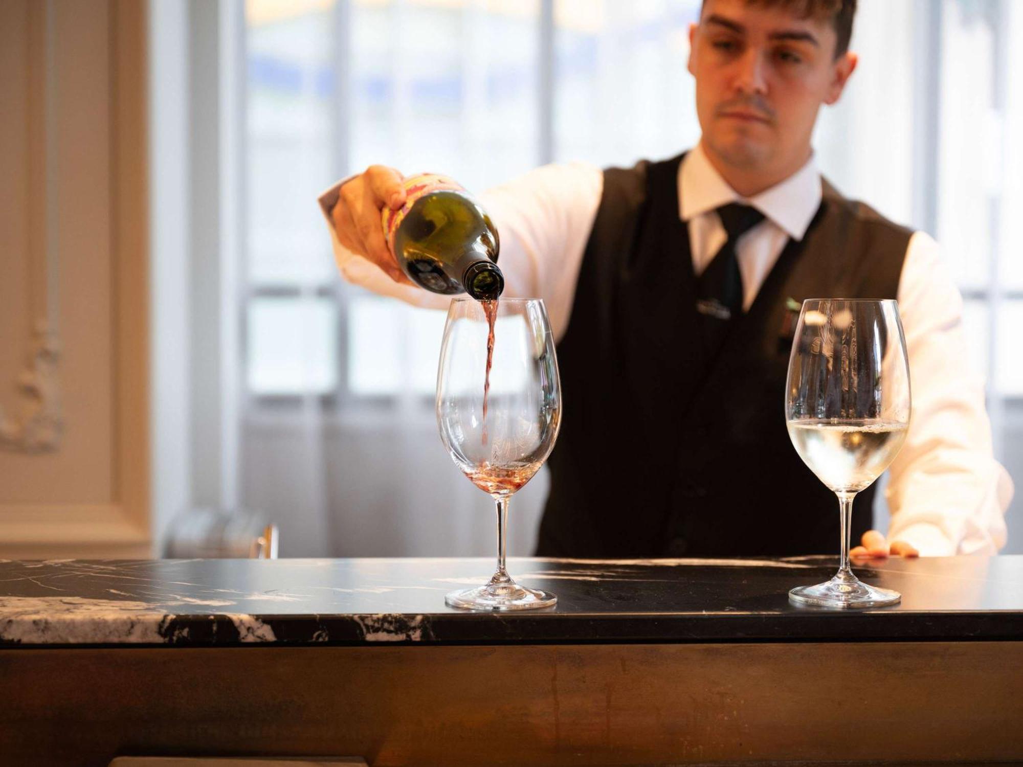 The Playford Adelaide - Mgallery Exterior foto A sommelier pouring wine